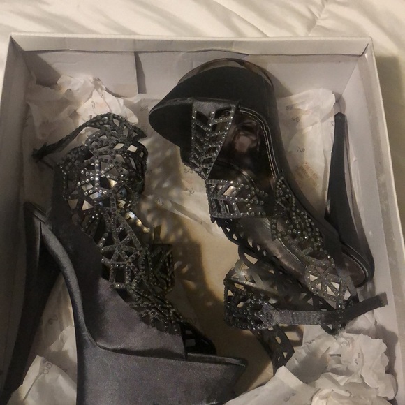 Dressy heel with high ankle strap. - Picture 3 of 5